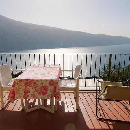 Casa Navla' Appartamenti "Ulivi"- "Fiori" -"Velieri"-"Luna"-"Nido"-"Taverna" Tignale Luaran gambar