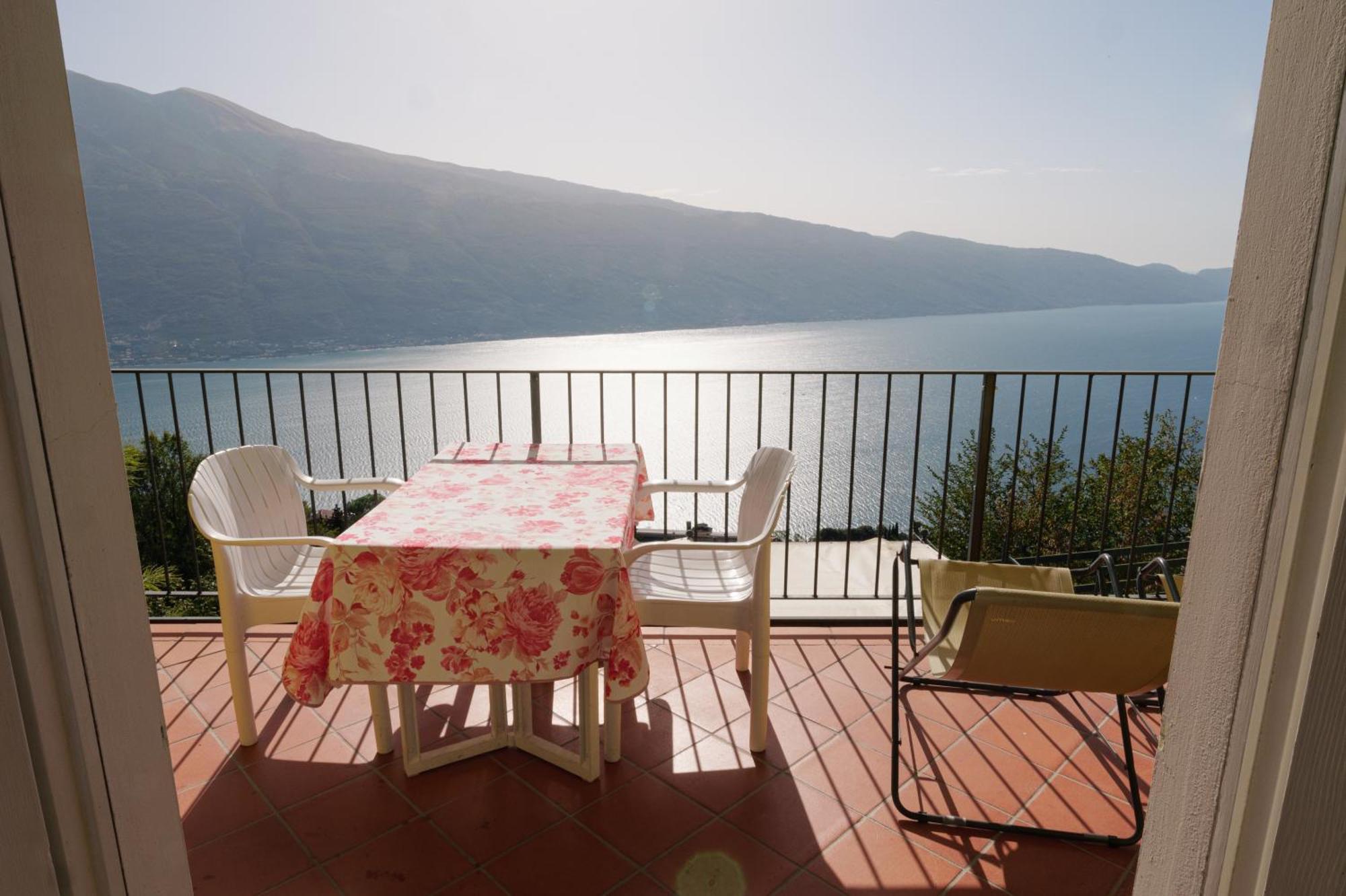Casa Navla' Appartamenti "Ulivi"- "Fiori" -"Velieri"-"Luna"-"Nido"-"Taverna" Tignale Luaran gambar