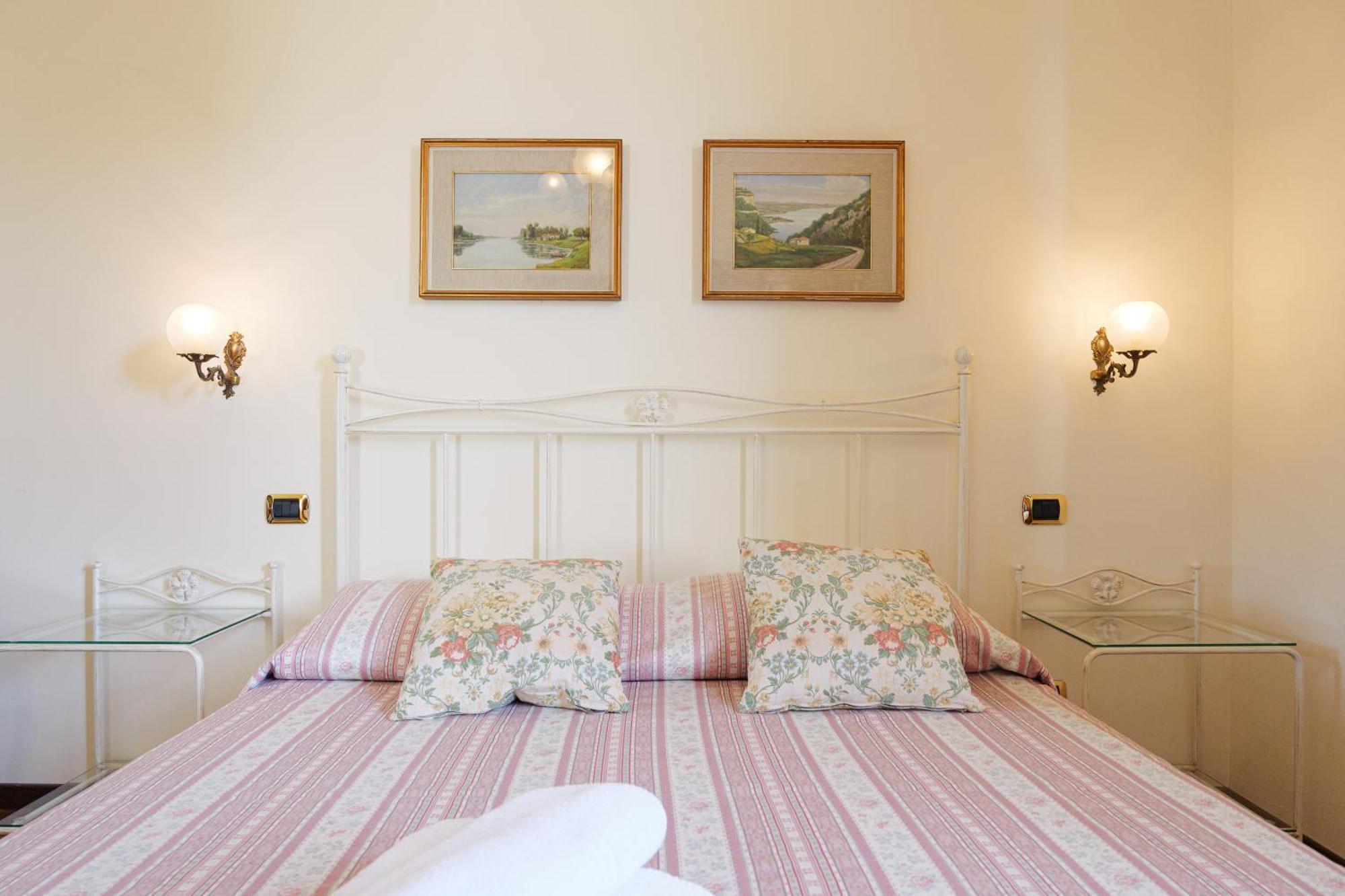 Casa Navla' Appartamenti "Ulivi"- "Fiori" -"Velieri"-"Luna"-"Nido"-"Taverna" Tignale Luaran gambar