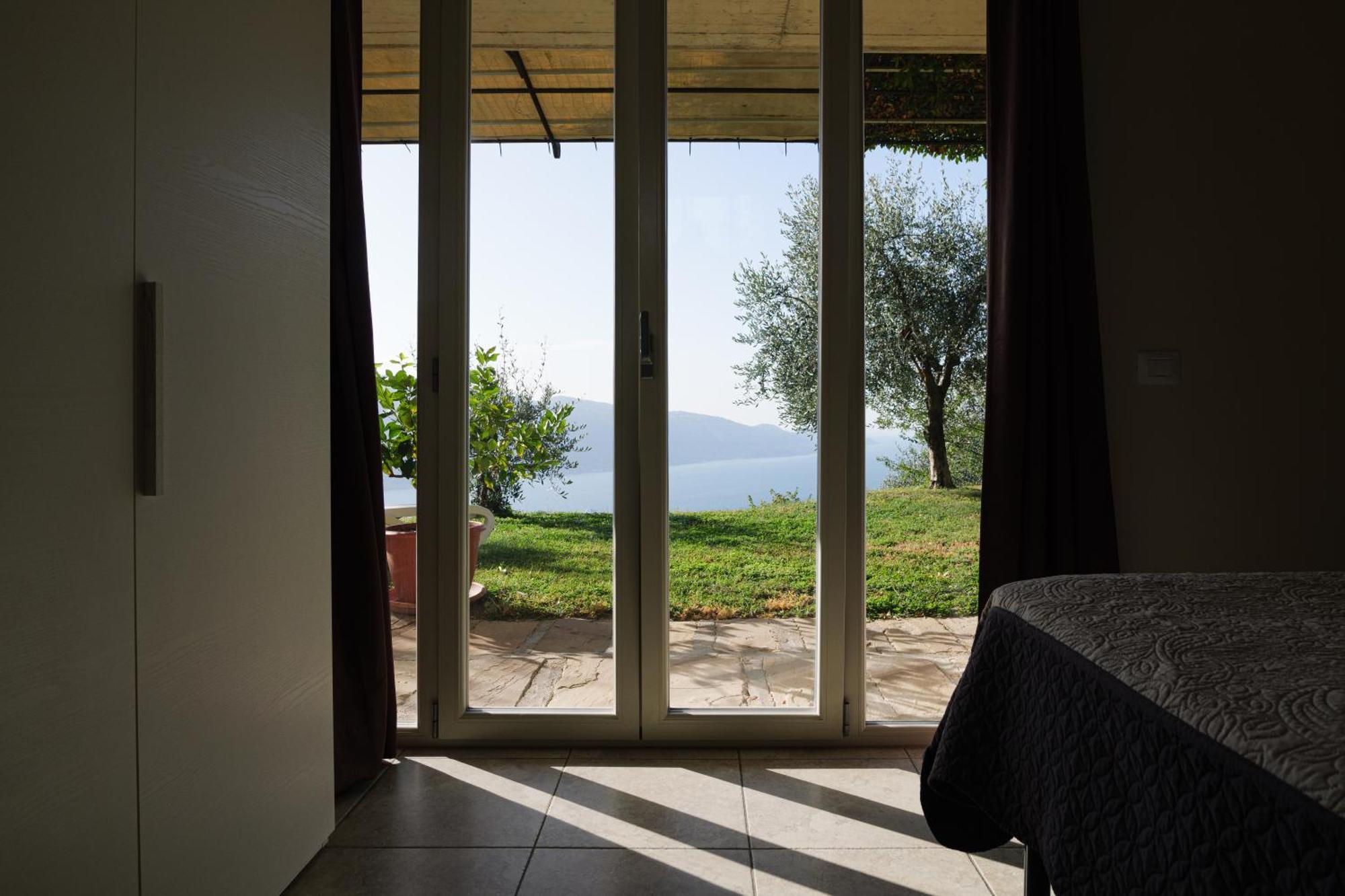 Casa Navla' Appartamenti "Ulivi"- "Fiori" -"Velieri"-"Luna"-"Nido"-"Taverna" Tignale Luaran gambar