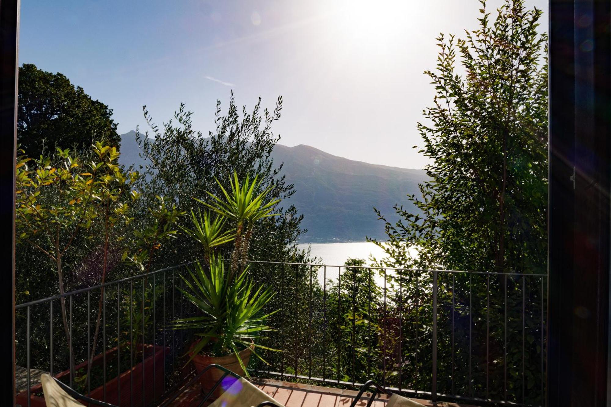 Casa Navla' Appartamenti "Ulivi"- "Fiori" -"Velieri"-"Luna"-"Nido"-"Taverna" Tignale Luaran gambar