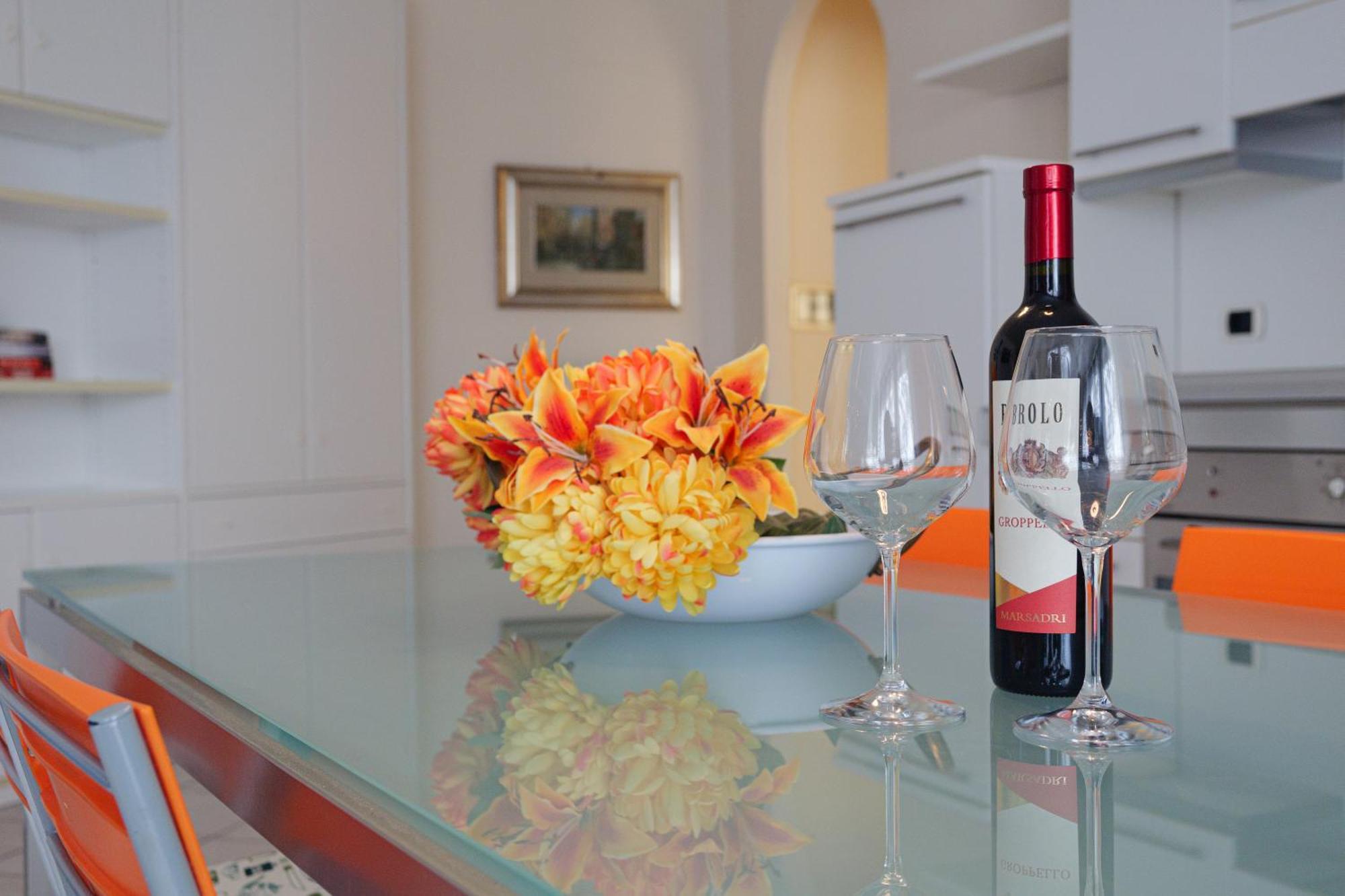 Casa Navla' Appartamenti "Ulivi"- "Fiori" -"Velieri"-"Luna"-"Nido"-"Taverna" Tignale Luaran gambar