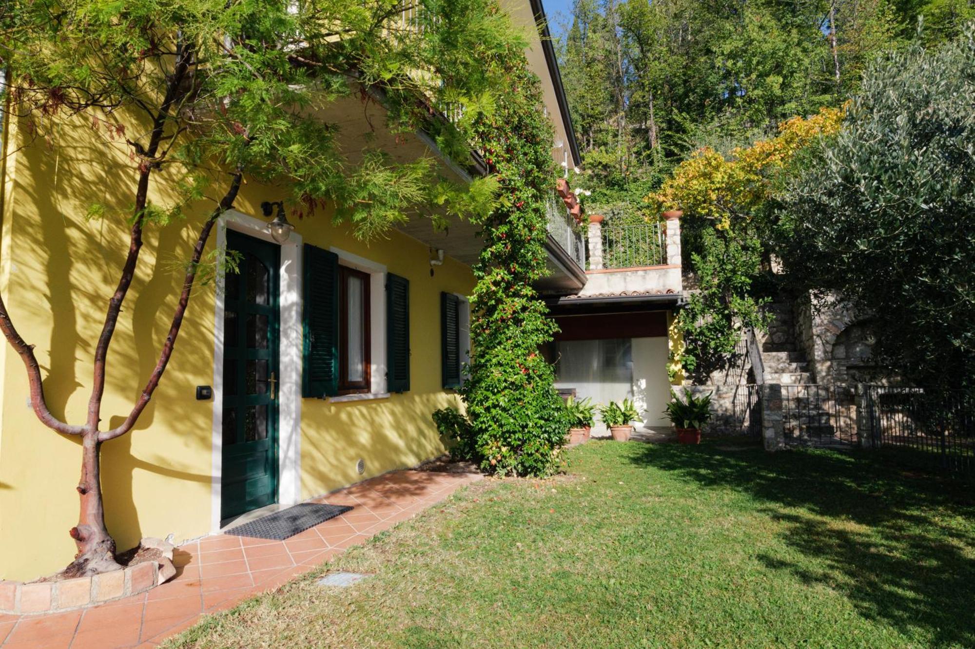 Casa Navla' Appartamenti "Ulivi"- "Fiori" -"Velieri"-"Luna"-"Nido"-"Taverna" Tignale Luaran gambar