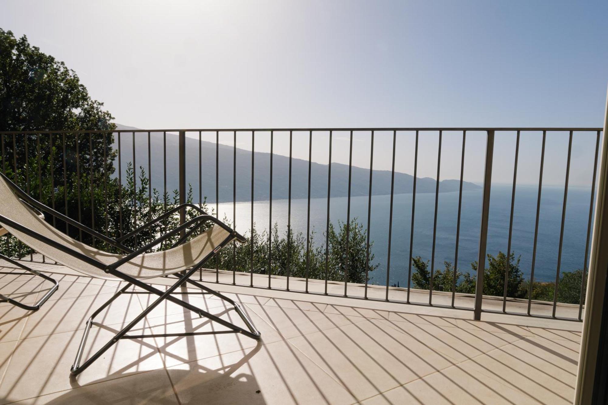 Casa Navla' Appartamenti "Ulivi"- "Fiori" -"Velieri"-"Luna"-"Nido"-"Taverna" Tignale Luaran gambar