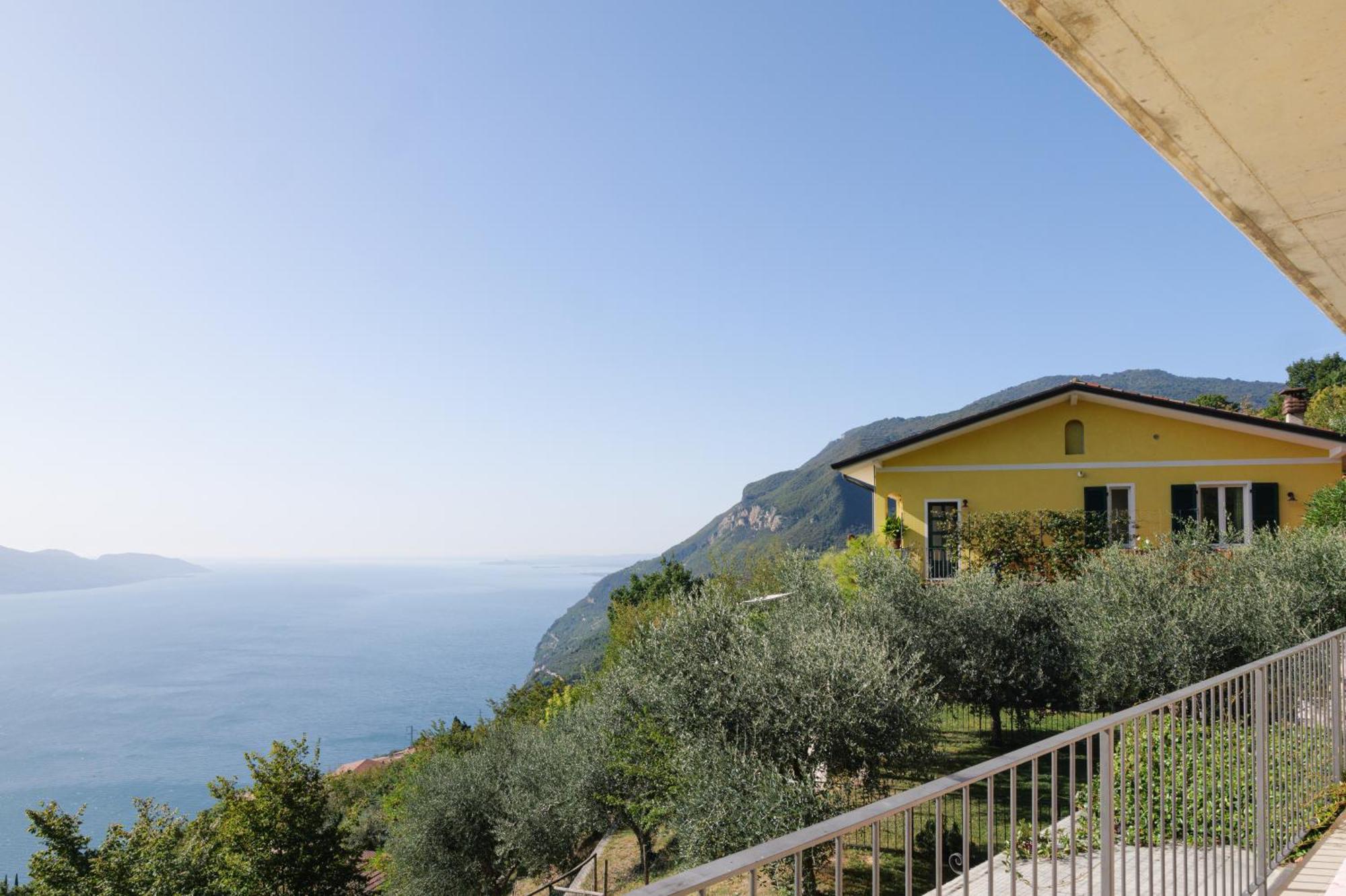 Casa Navla' Appartamenti "Ulivi"- "Fiori" -"Velieri"-"Luna"-"Nido"-"Taverna" Tignale Luaran gambar