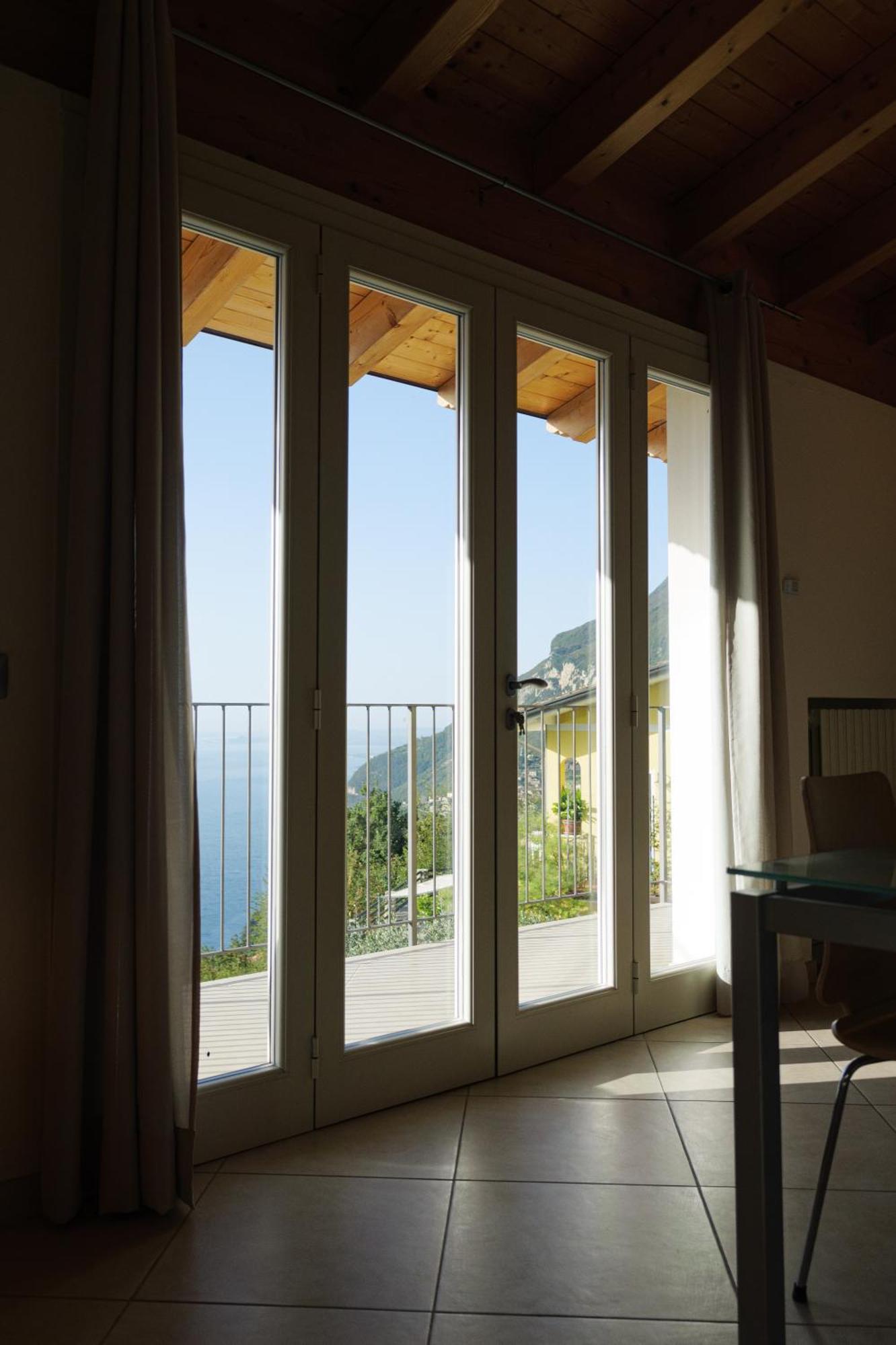 Casa Navla' Appartamenti "Ulivi"- "Fiori" -"Velieri"-"Luna"-"Nido"-"Taverna" Tignale Luaran gambar